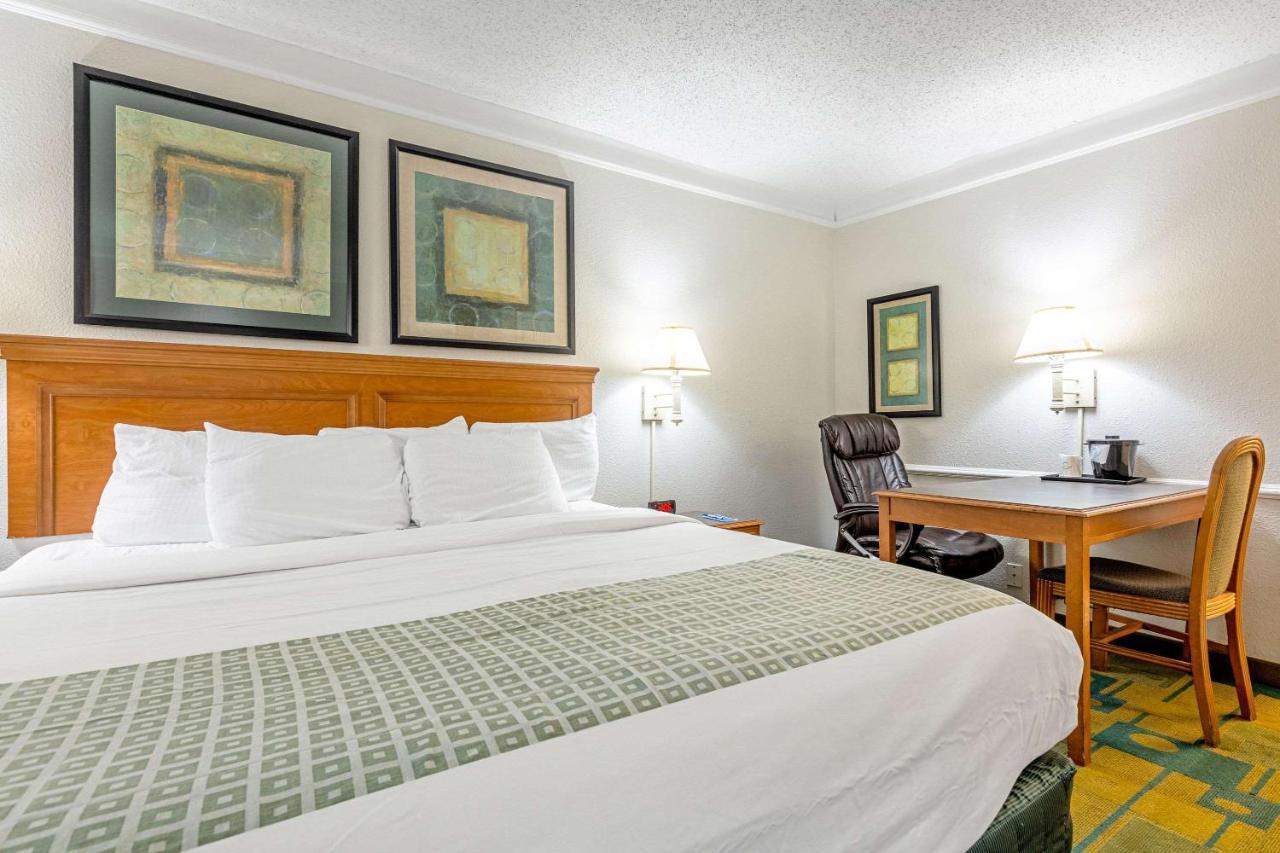 Rodeway Inn Huntsville Exterior photo